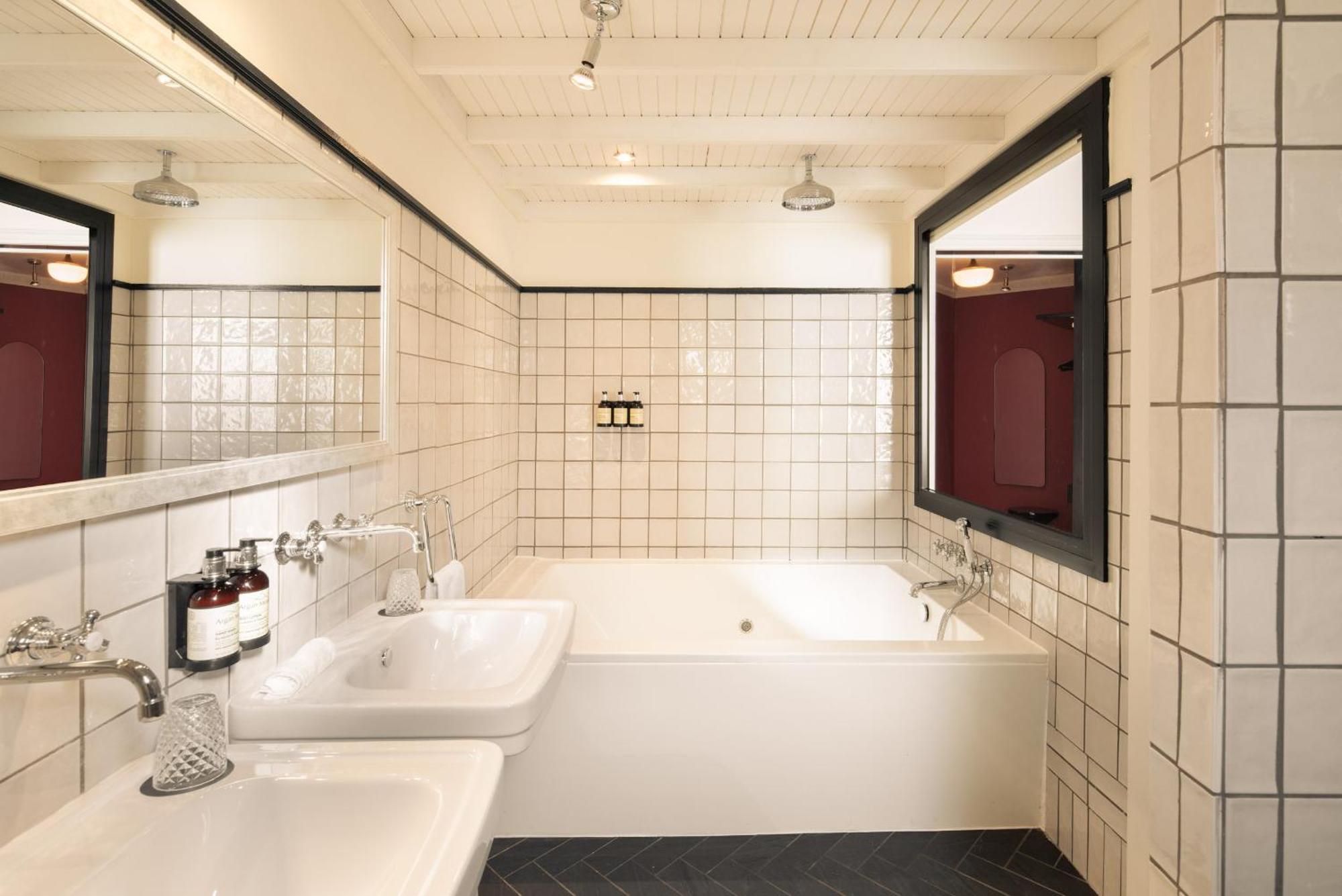 Suite Junior with Spa Bath,1617474283:JPEG